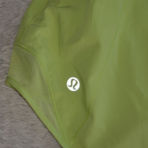 Women's Size 2 Lululemon Hotty Hot High-Rise Lined Short 2.5" Inseam, Like New - Picture 3 of 6